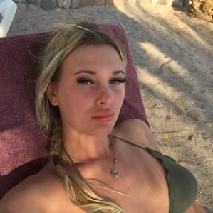 Meet your Posher, Lily